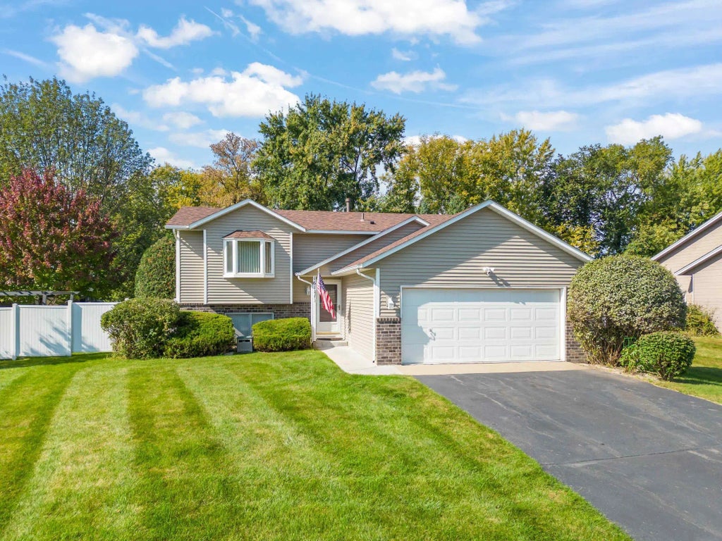 16111 Goodview Way, Lakeville