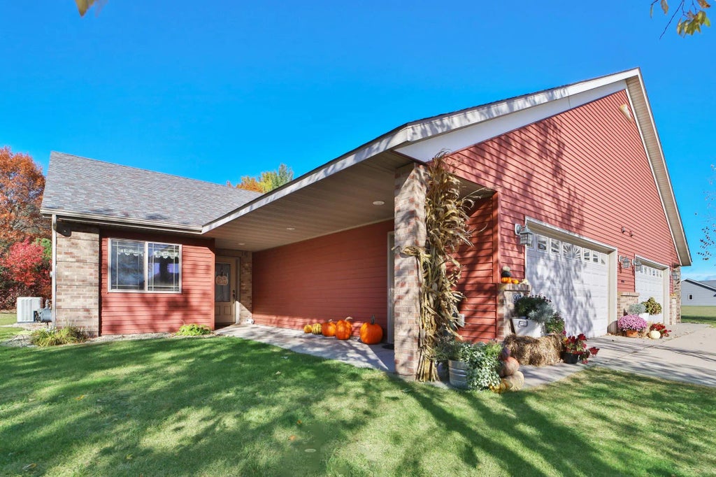 902 Meadow Lark Lane, Long Prairie