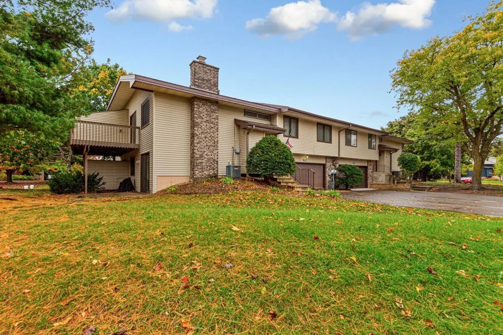 1504 Pheasantwood Trail, Northfield