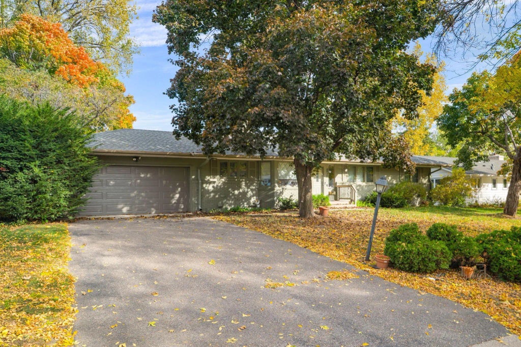 8930 N Minnehaha Circle, Saint Louis Park