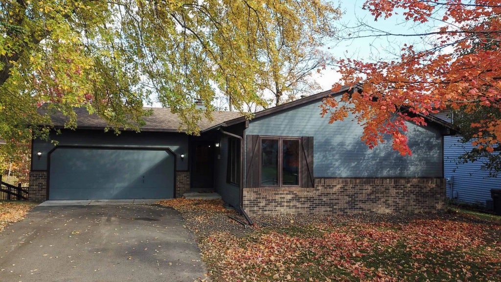 6329 Whispering Oaks Drive, Eden Prairie