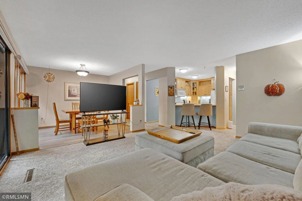 15805 26th Avenue N B, Plymouth