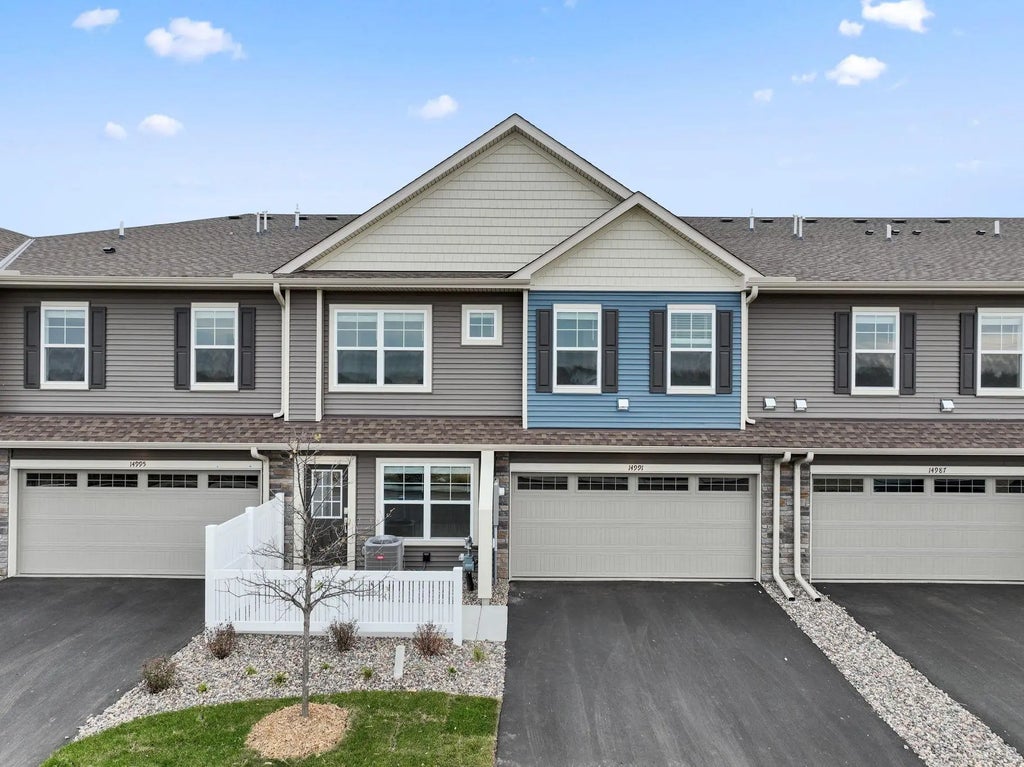 14991 Adare Way, Rosemount