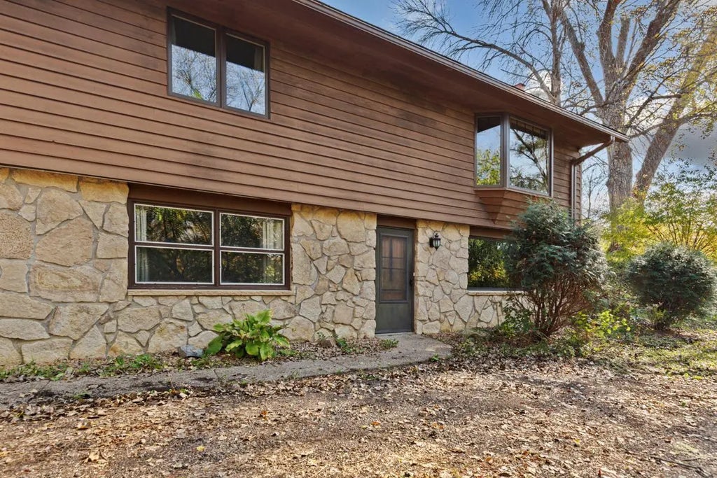 1101 Faribault Road, Faribault