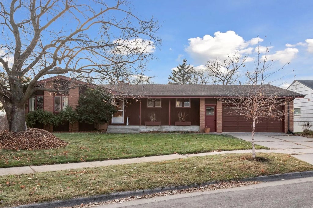 1581 Wheelock Ridge Road, Saint Paul