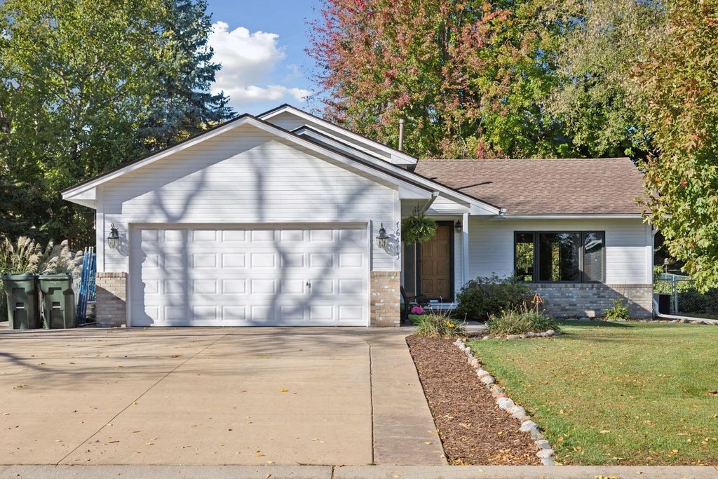 16413 Godson Drive, Lakeville