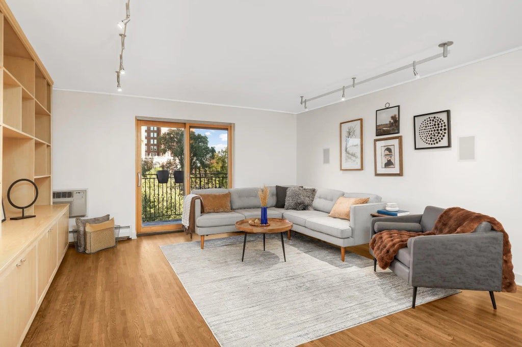 2928 Dean Parkway 3b, Minneapolis