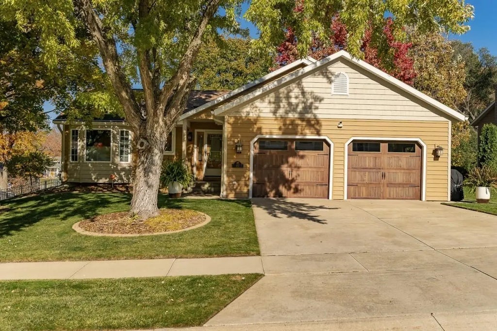 917 Northway Lane Ne, Rochester