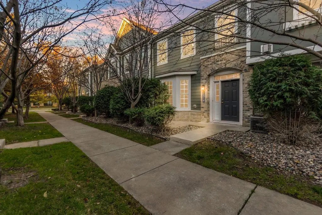 15316 Founders Lane 304, Apple Valley