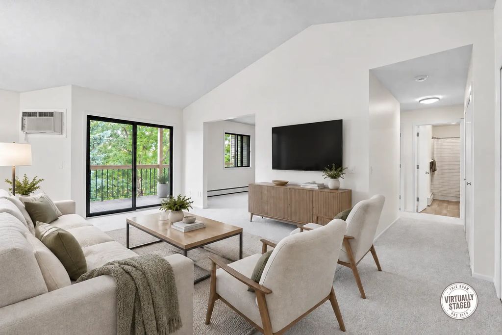14855 Endicott Way 304, Apple Valley