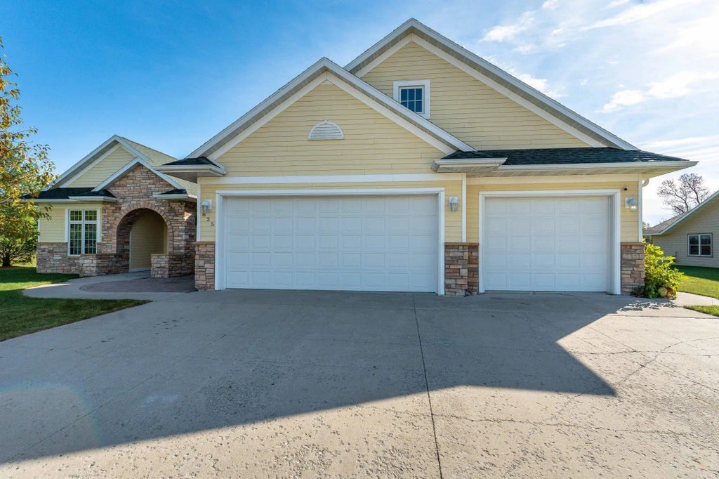 825 5th Street Se, Pelican Rapids