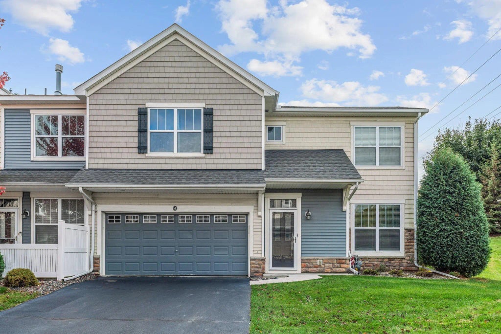 1952 Commonwealth Boulevard 4, Chanhassen