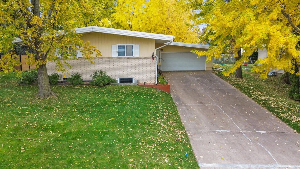 3212 33rd Avenue Ne, Saint Anthony