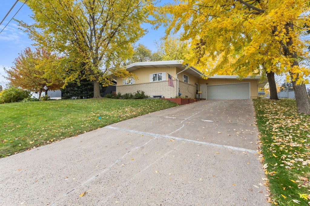 3212 33rd Avenue Ne, Saint Anthony