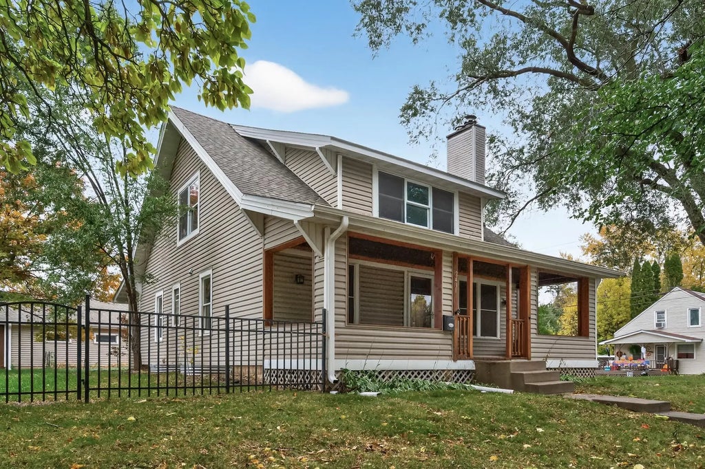 2431 14th Avenue E, North Saint Paul