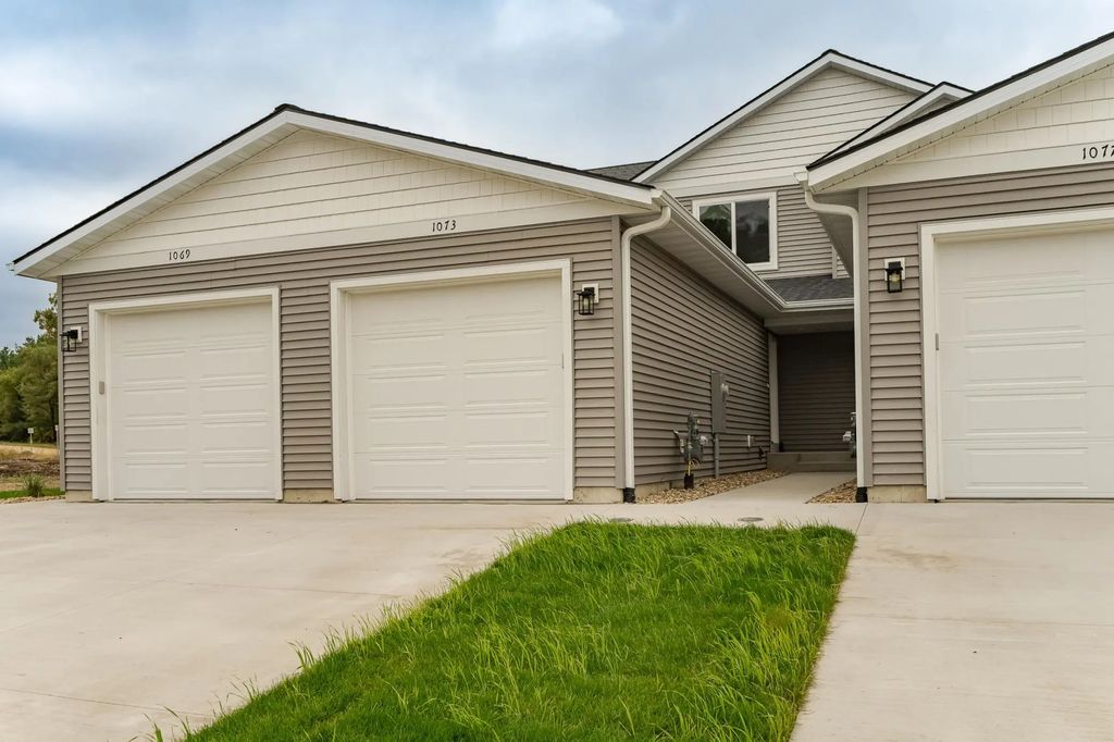 1073 Century Village Lane Ne, Rochester