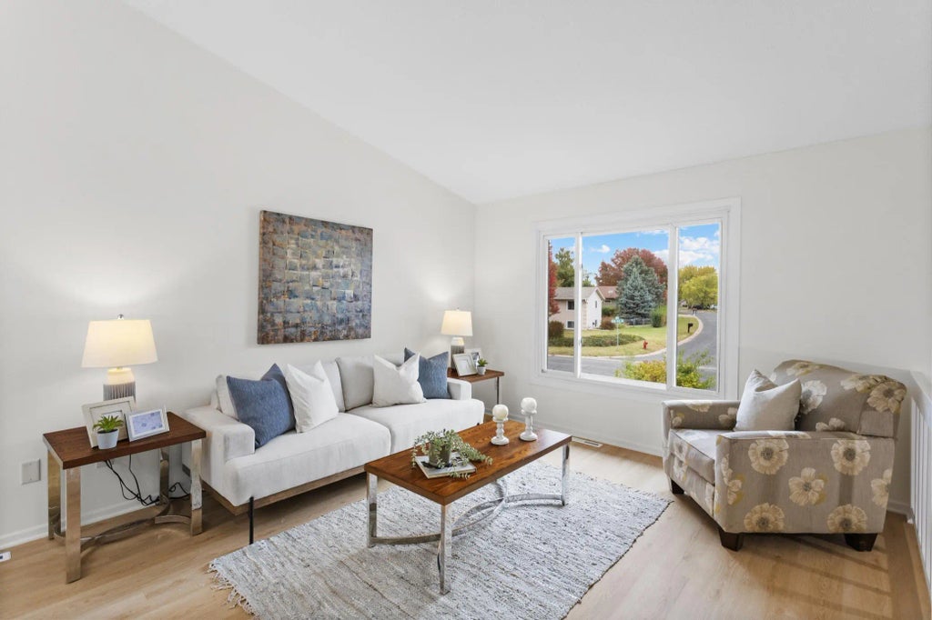 1866 Bear Path Trail, Eagan