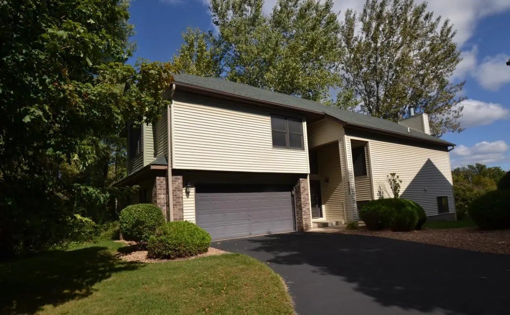 5700 Willow Trail, Shoreview