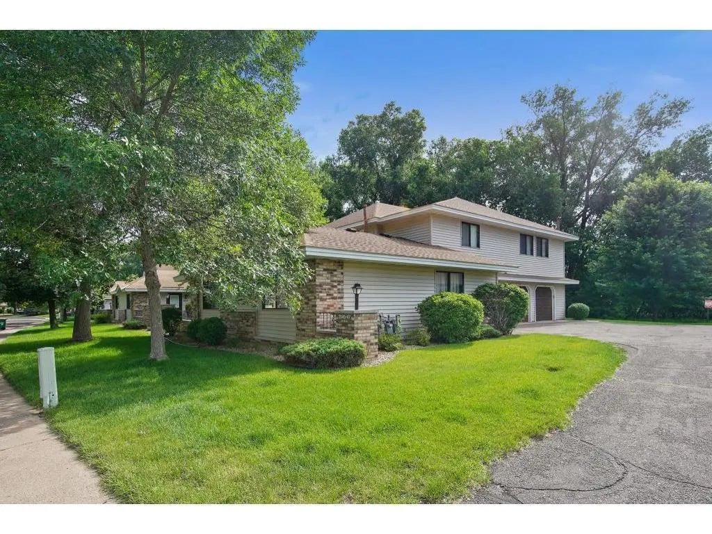 2545 Brookdale Lane, Brooklyn Park