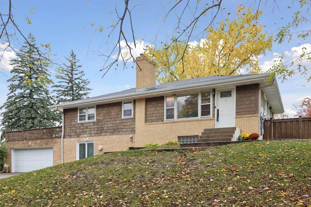 1102 Carlton Drive, Arden Hills