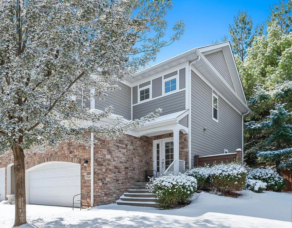 17820 Valley Cove Court, Deephaven