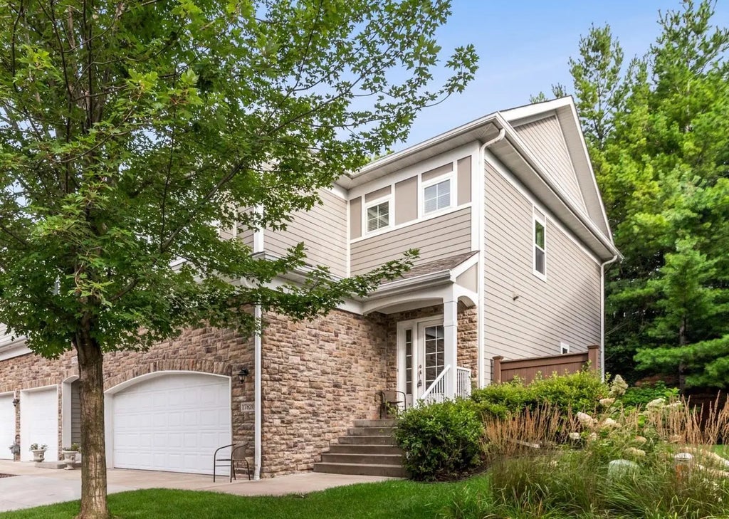 17820 Valley Cove Court, Deephaven