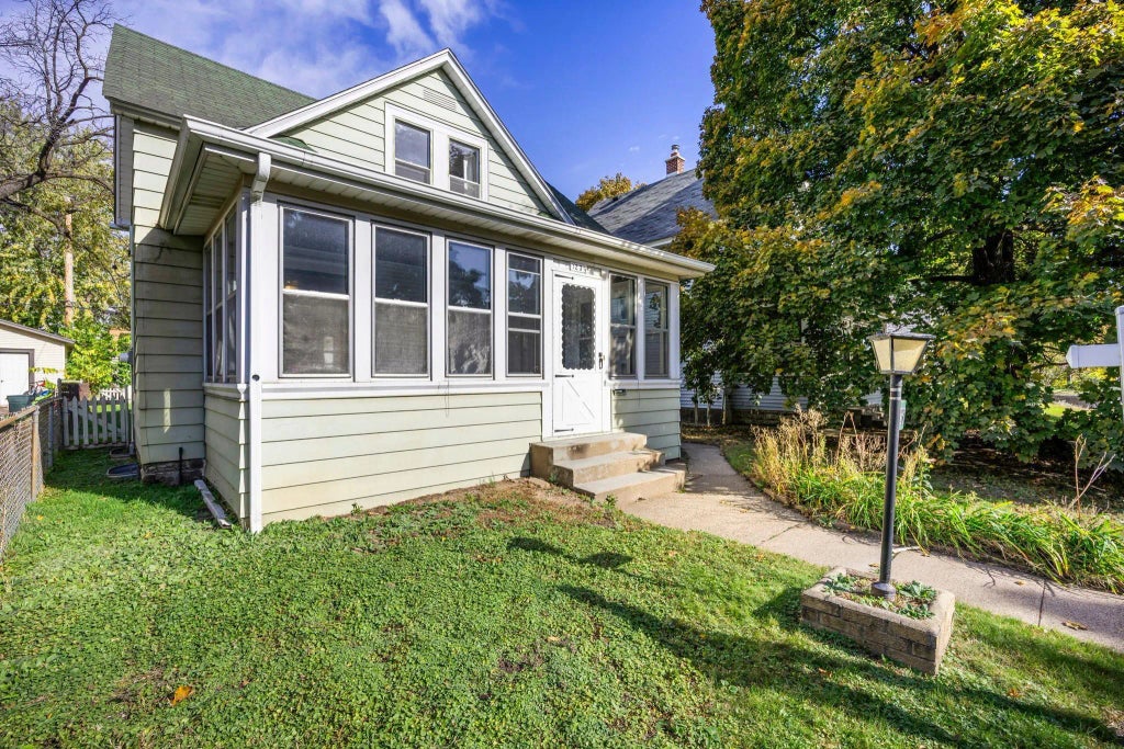 1231 Thomas Avenue, Saint Paul