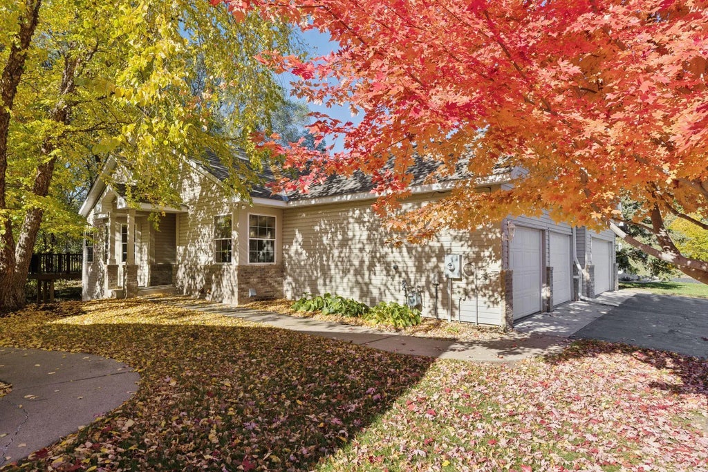 2137 Albemarle Court N, Roseville