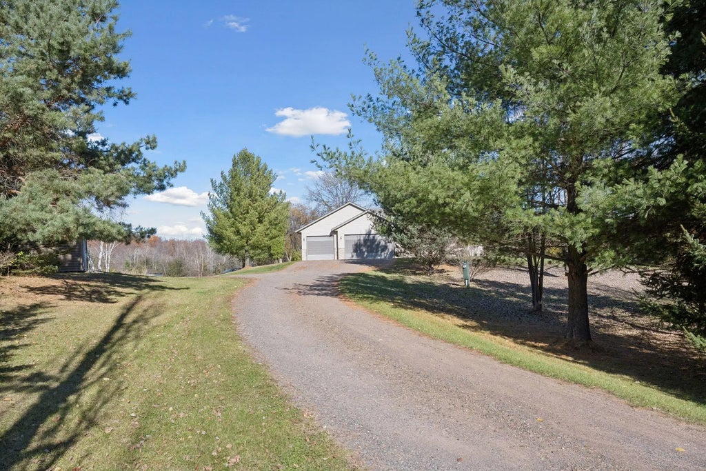 1108 N Lake Drive W, Braham