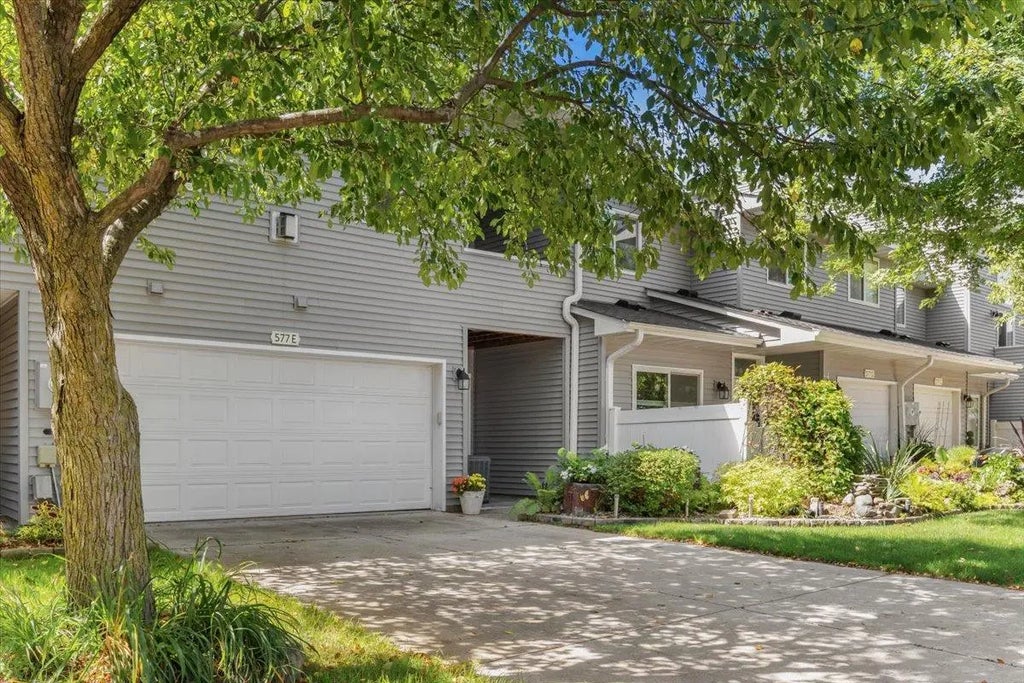 577 Woodduck Drive E, Woodbury