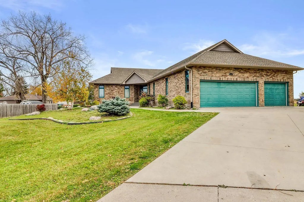 6425 15th Street S, Fargo