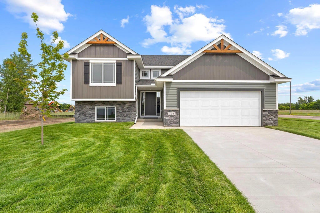 718 Margaret Lane Ne, Isanti