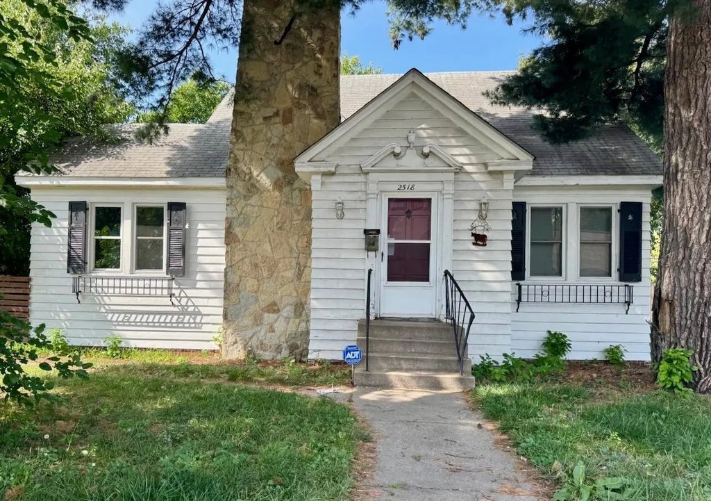 2518 University Avenue Ne, Minneapolis