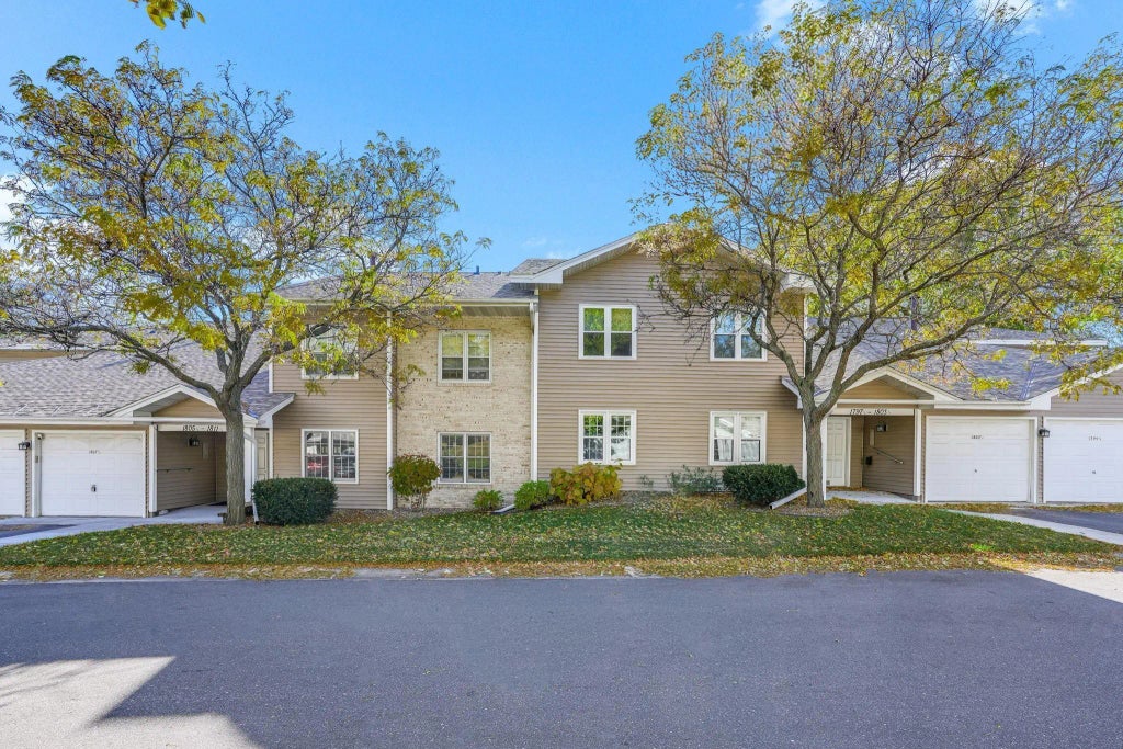 1807 1/2 County Road E East 34, White Bear Lake