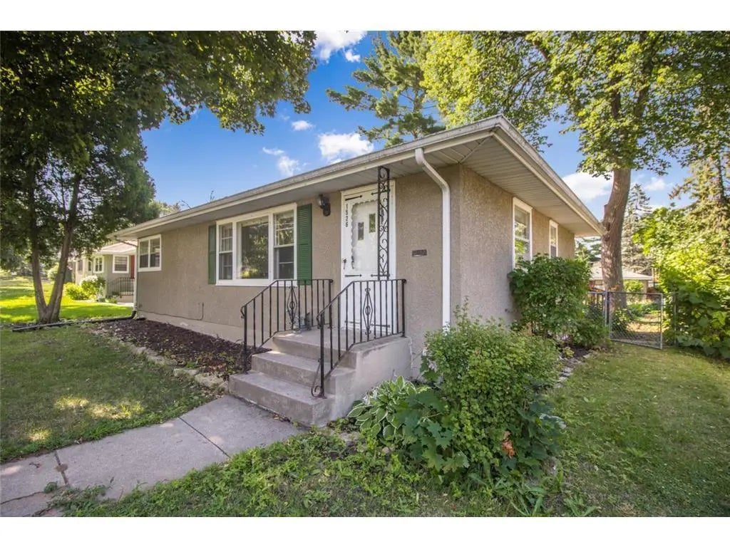 1526 Upper Afton Road, Saint Paul