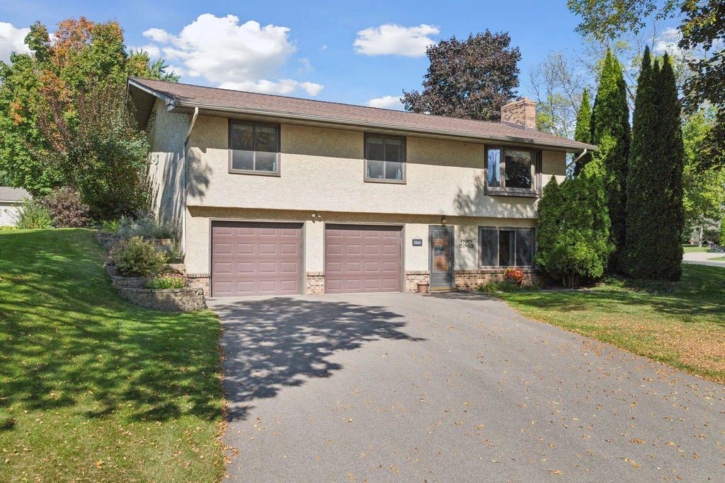 8860 Hilltop Drive, Saint Bonifacius