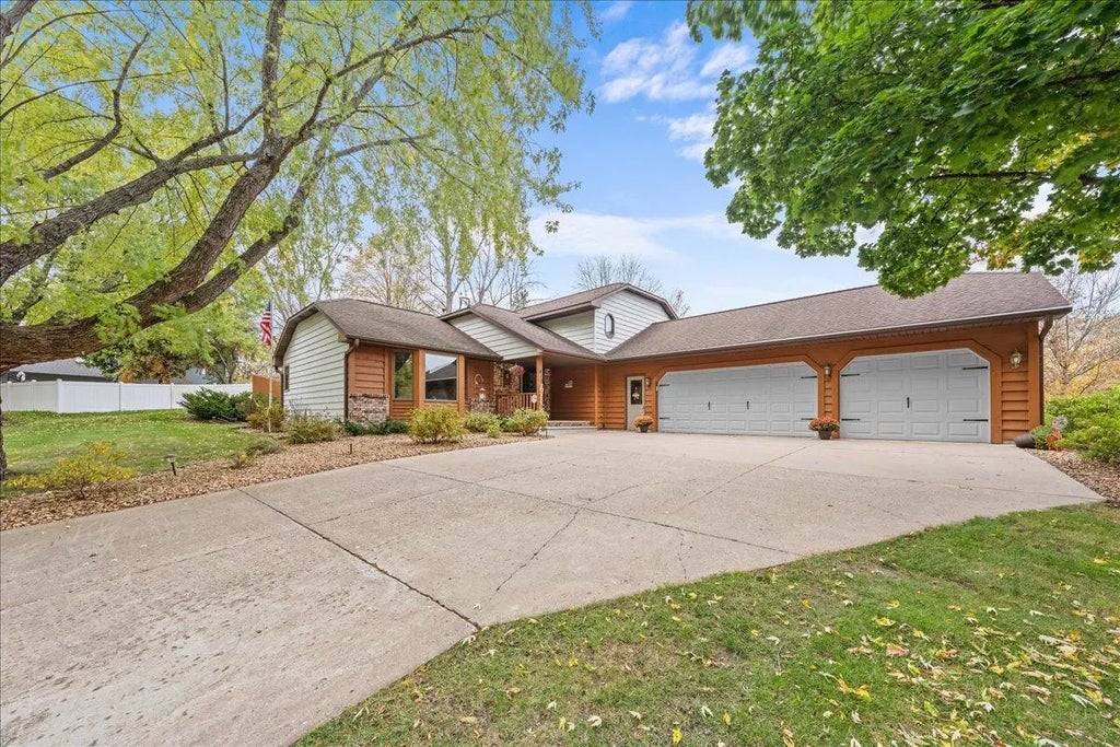 410 River Hills Road, River Falls