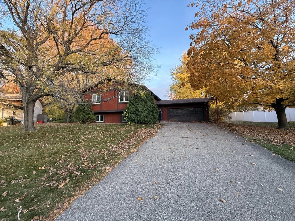 2304 Friendship Lane, Burnsville