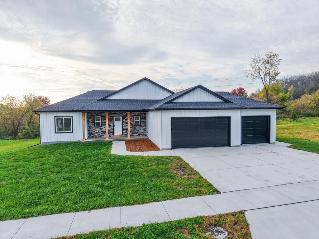 477 Se Amco Lane, Chatfield