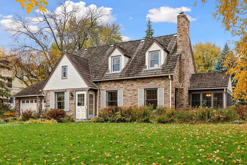 1023 Nebraska Avenue W, Saint Paul