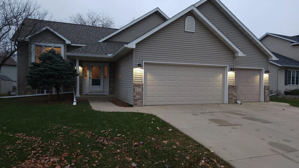 920 Plymouth Lane Nw, Rochester