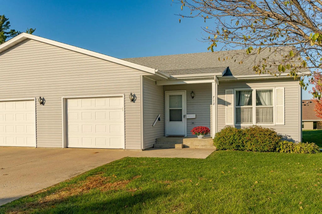 712 Memorial Drive, Spring Valley