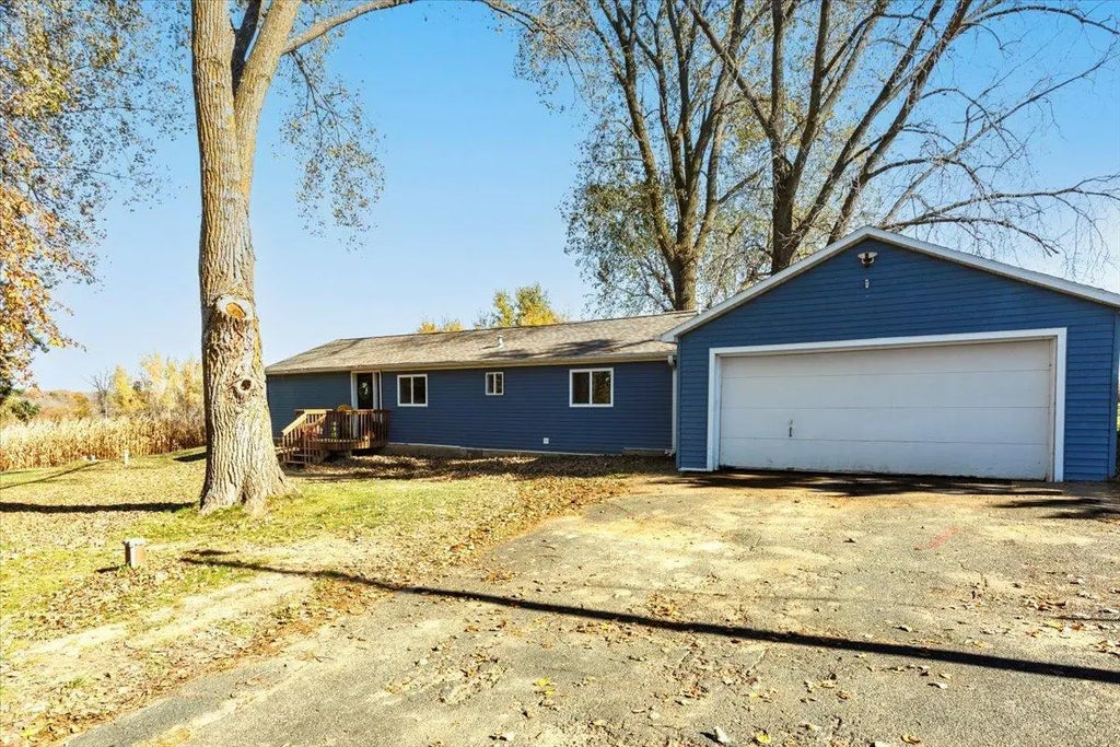 N5142 County Road Q, Lucas Twp