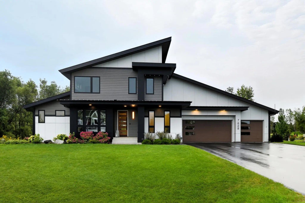 7628 Prairie Grass Pass, Credit River Twp