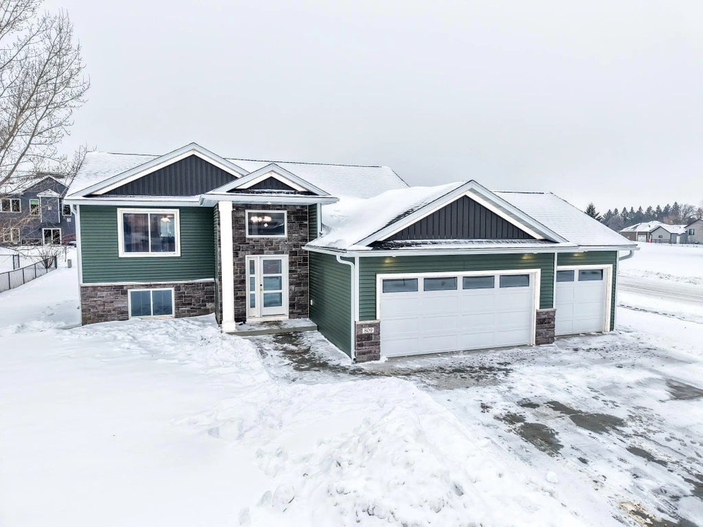 809 5th Avenue Nw, Dodge Center