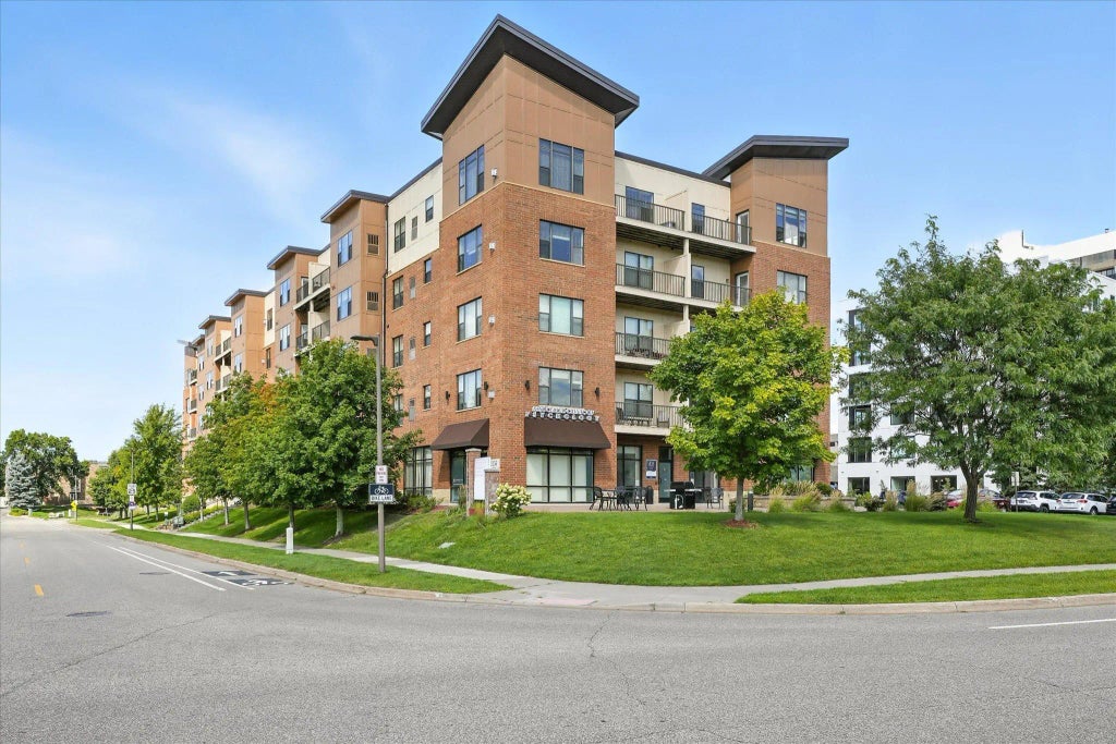 1155 Ford Road 203, Saint Louis Park