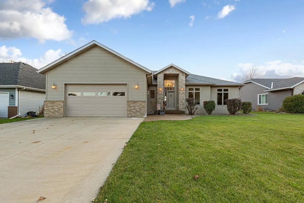 1447 Nottingham Drive, Owatonna