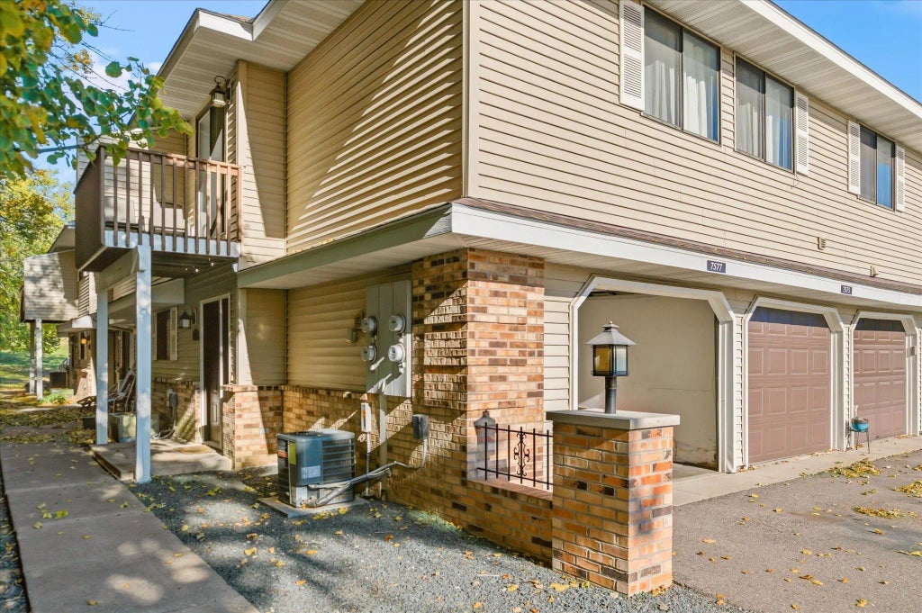 7577 Vinewood Court, Maple Grove