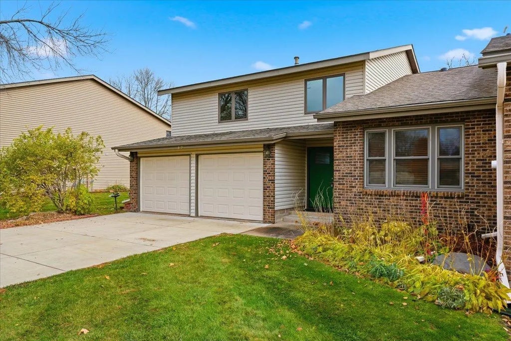 609 Pondhurst Drive, Amery