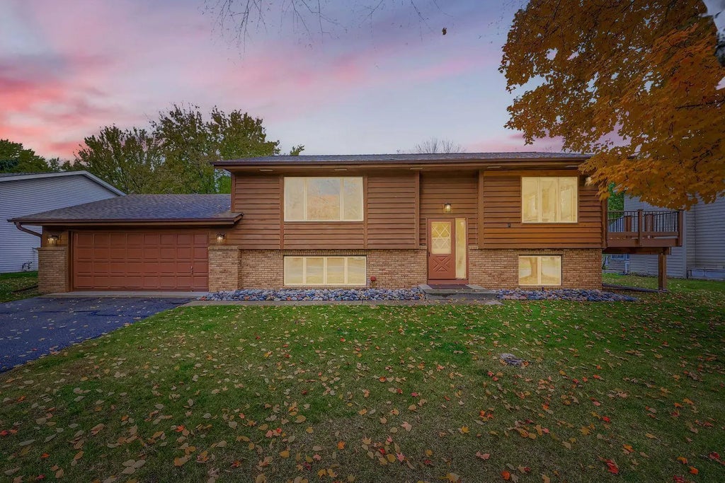1012 Crystal Lake Road E, Burnsville